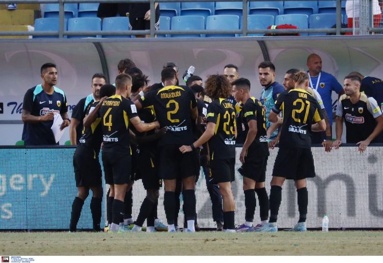Δίπλα σε Αλμέιδα και παίκτες ο Μάριος Ηλιόπουλος