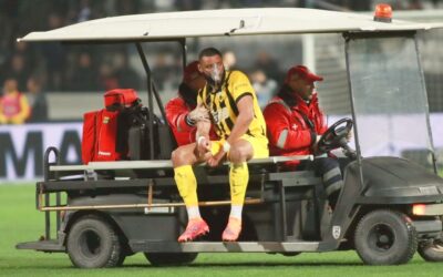 Με μάσκα οξυγόνου αποχώρησε από τον αγωνιστικό χώρο της Τούμπας ο Μουκουντί (ΦΩΤΟ)